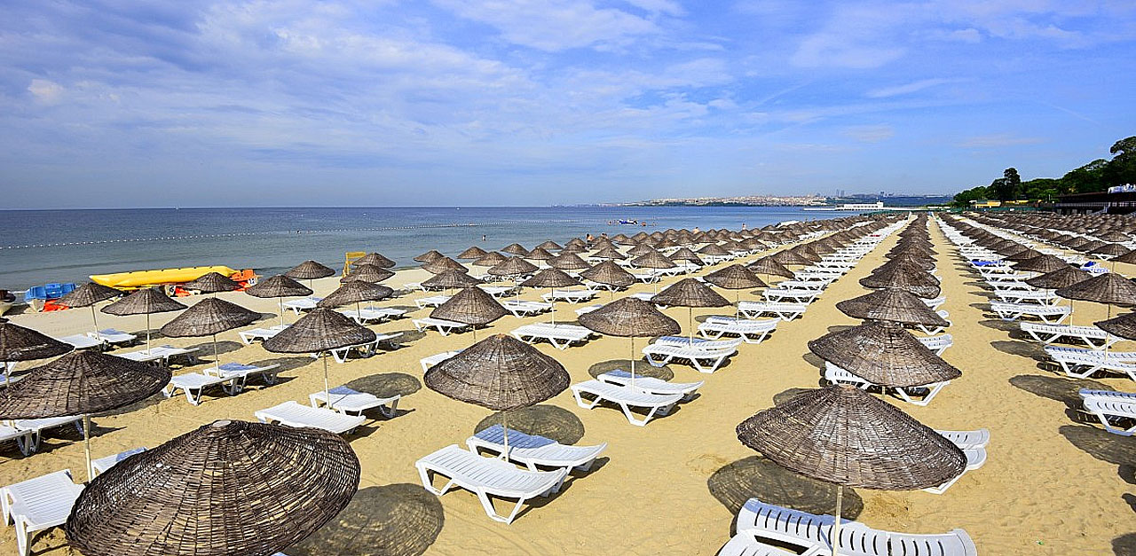 sun-sand-and-istanbul-best-beach-experiences-in-istanbul-FLORYA-BEACHS